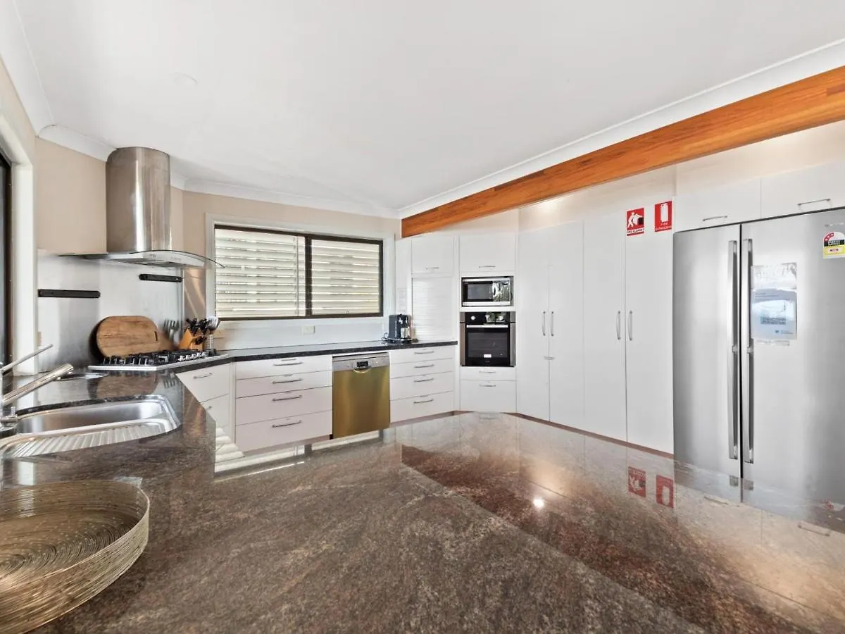 Belle Vue Beach House By Discover Stradbroke Point Lookout Holiday home