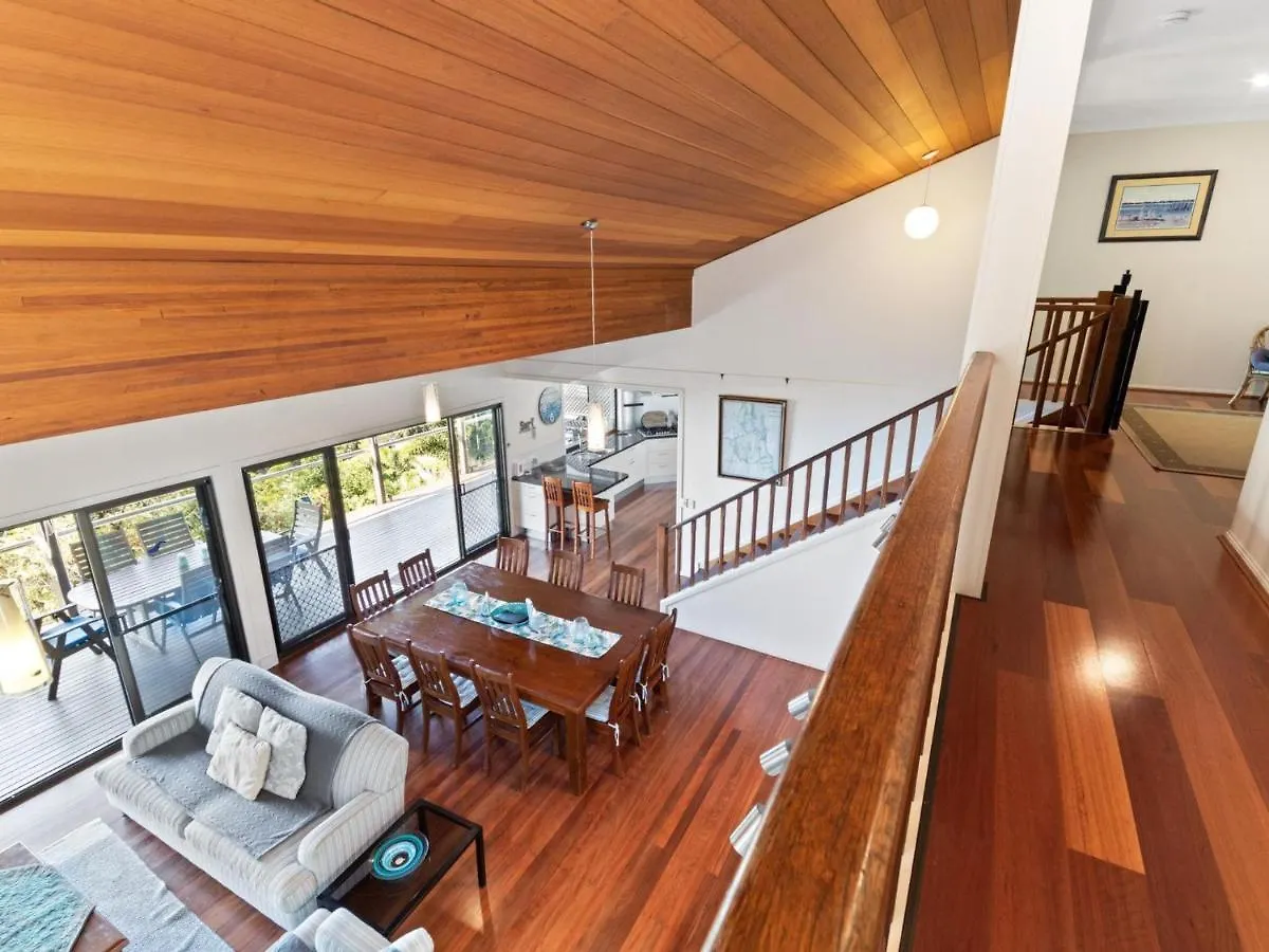 Belle Vue Beach House By Discover Stradbroke Point Lookout Holiday home