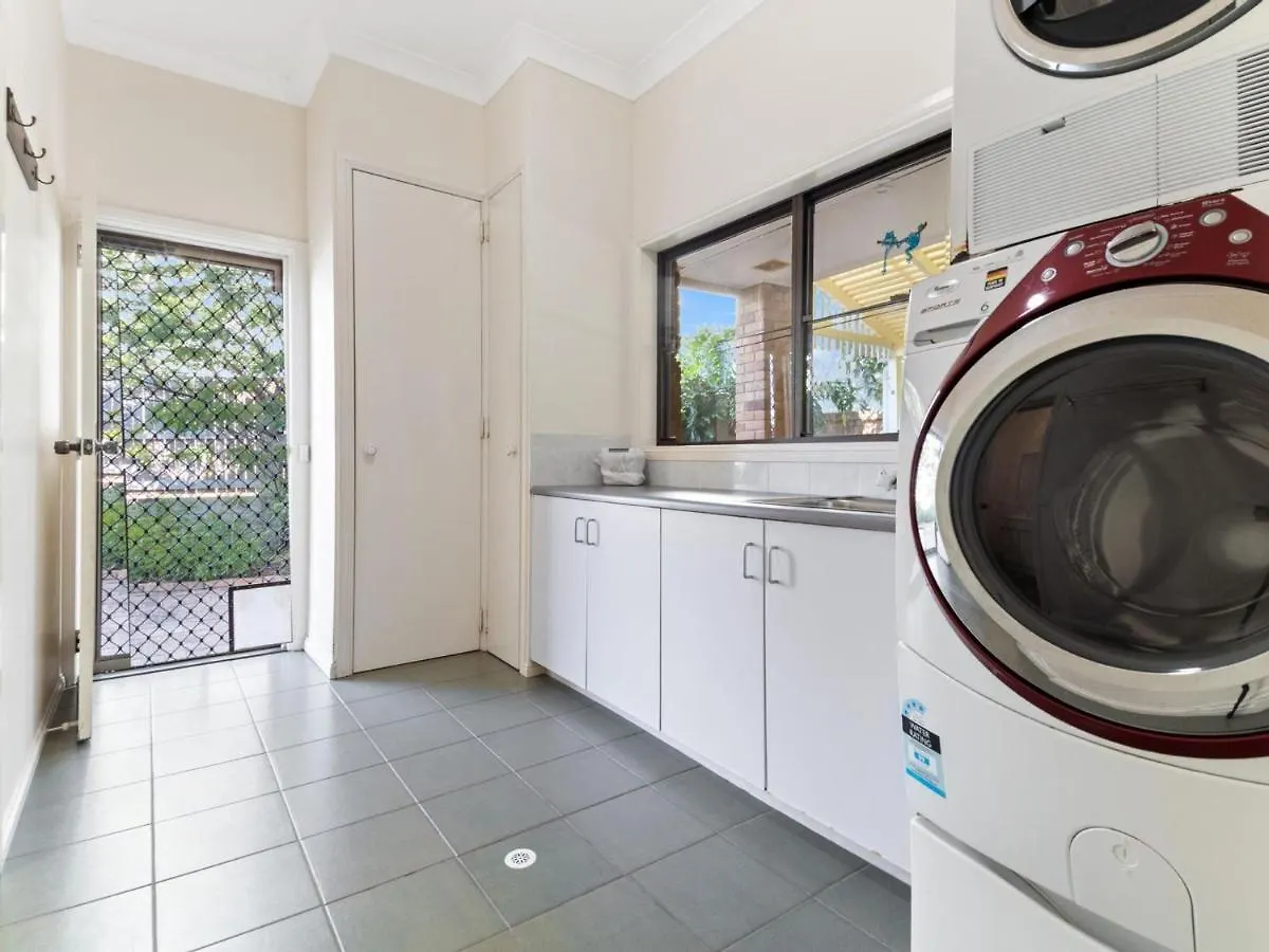 Belle Vue Beach House By Discover Stradbroke Point Lookout Holiday home