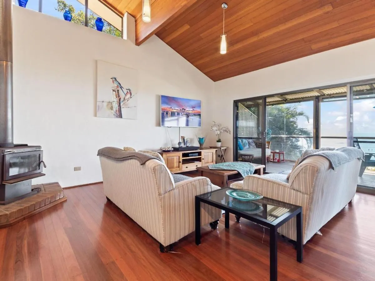 Holiday home Belle Vue Beach House By Discover Stradbroke Point Lookout